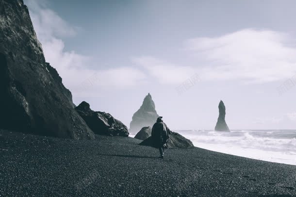 蓝天白云山峰孤独的人jpg设计背景_新图网 https://ixintu.com 孤独 山峰 白云 蓝天