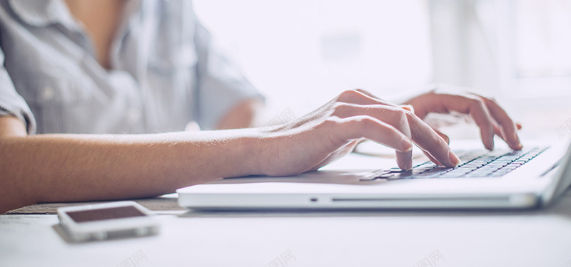 商务人士在办公jpg设计背景_新图网 https://ixintu.com 商业 商务 海报banner 电脑 科幻 科技 键盘