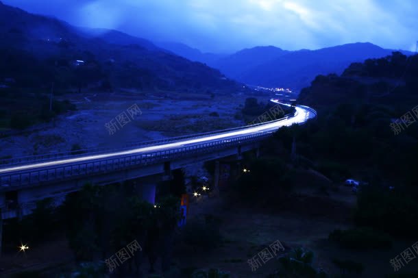 山间黑夜高速公路海报背景jpg设计背景_新图网 https://ixintu.com 山间 海报 背景 高速公路 黑夜