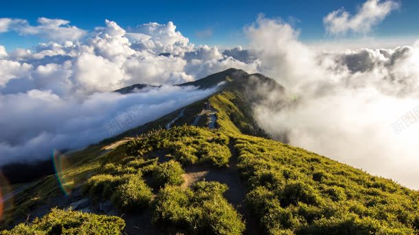 云层中的山脉海报背景jpg设计背景_新图网 https://ixintu.com 云层 山脉 海报 背景