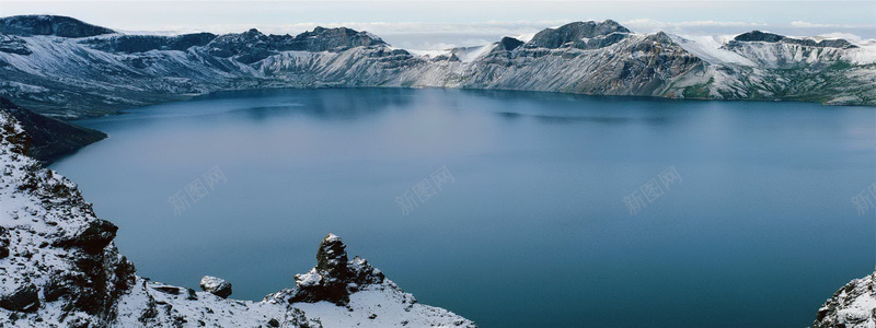 雪林湖泊jpg设计背景_新图网 https://ixintu.com 海报banner 湖泊 白色 纹理 质感 雪山