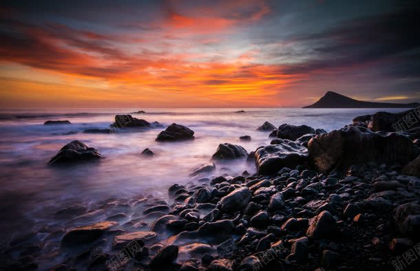 夕阳下的乱石海滩海报背景jpg设计背景_新图网 https://ixintu.com 乱石 夕阳 海报 海滩 背景
