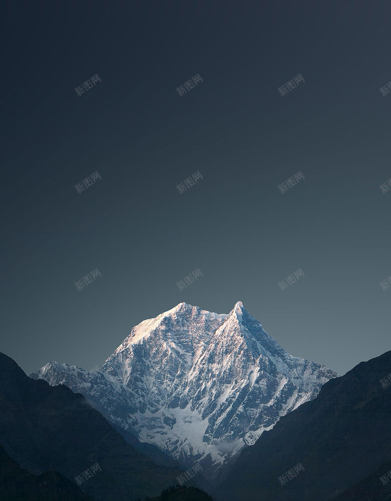 远处的山jpg高清背景_新图网 https://ixintu.com 大气 宏伟 渐变 雪山 高山