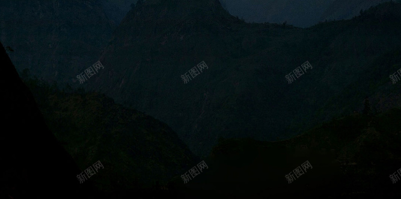 远处的山jpg高清背景_新图网 https://ixintu.com 大气 宏伟 渐变 雪山 高山