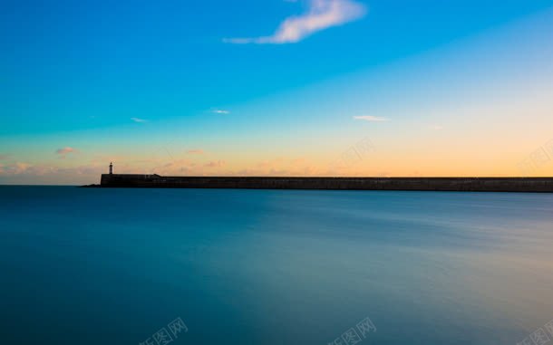 蓝天阳光平静的大海jpg设计背景_新图网 https://ixintu.com 大海 平静 蓝天 阳光