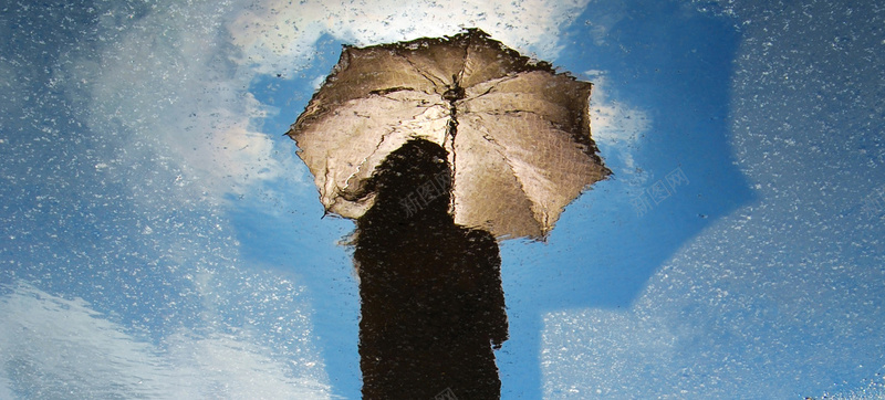 海报背景jpg设计背景_新图网 https://ixintu.com 打伞 摄影 海报banner 美女 雨中 风景