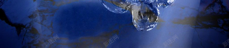 生命之水海报psd设计背景_新图网 https://ixintu.com 夕阳 天空 干枯 水 瓶子 生命 纹理 质感