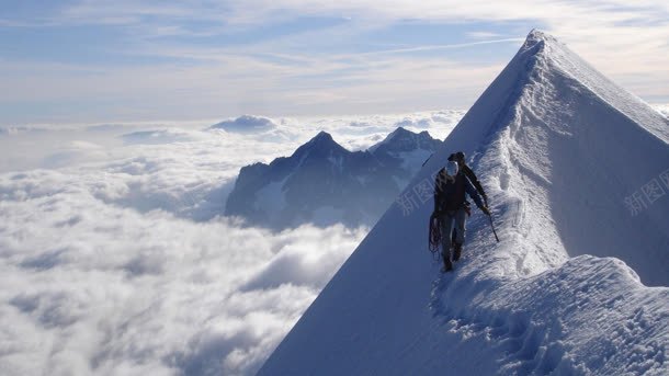 白色云层尖顶雪山海报背景jpg设计背景_新图网 https://ixintu.com 云层 尖顶 海报 白色 背景 雪山