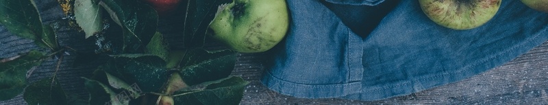 俯拍灰调食物背景图jpg设计背景_新图网 https://ixintu.com pie 叉子 布 木板 盘子 蔬果 藏蓝色 高清 麻布