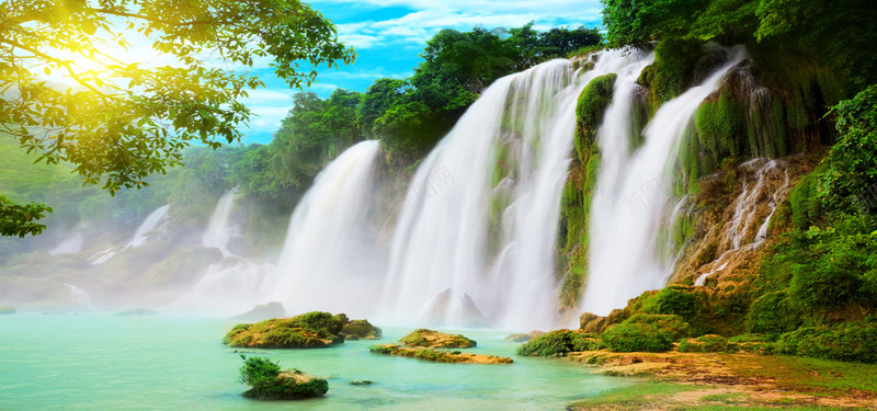 唯美的山水风景背景jpg_新图网 https://ixintu.com 唯美 摄影 树 梦幻 流水 海报banner 清澈的河水 瀑布 绿色植物 阳光 风景