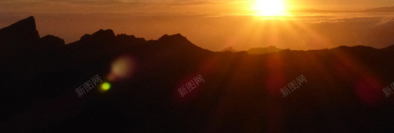 山间日出psd设计背景_新图网 https://ixintu.com 山脉 日出 日落 海报banner