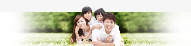 草丛上的家庭快乐jpg设计背景_新图网 https://ixintu.com 家庭 快乐 草丛