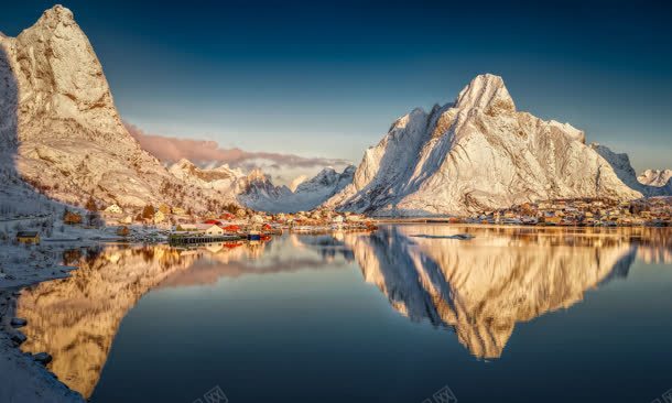 并列山峰湖面倒影jpg设计背景_新图网 https://ixintu.com 倒影 山峰 并列 湖面