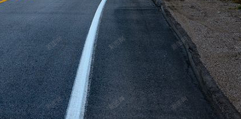唯美公路秋叶H5背景jpg设计背景_新图网 https://ixintu.com H5背景 公路 唯美 梦幻 浪漫 秋叶 简约 美景 风景