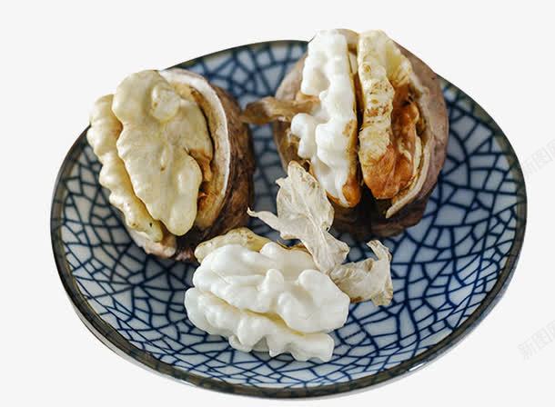 手工剥皮鲜核桃png免抠素材_新图网 https://ixintu.com 免抠核桃 去皮核桃 核桃仁实物 青核桃仁 青皮核桃仁 鲜核桃