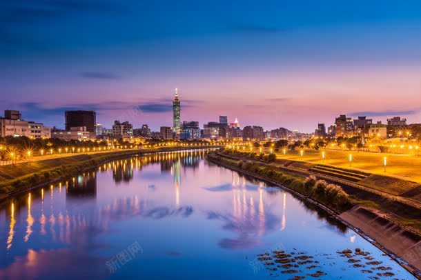 夕阳落下时的城市美景jpg设计背景_新图网 https://ixintu.com 城市 夕阳 美景