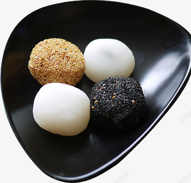 黑色盘子上的食物png免抠素材_新图网 https://ixintu.com 盘子 糕点 糯米团 糯米粉 美食 食物 麻团 黑色盘子