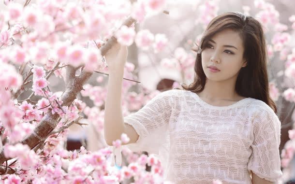 粉色世界花朵美女粉色上衣jpg设计背景_新图网 https://ixintu.com 上衣 世界 粉色 美女 花朵