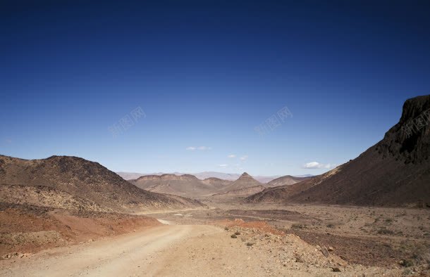 蓝天下的宁静山里小路jpg设计背景_新图网 https://ixintu.com 宁静 小路 山里 蓝天