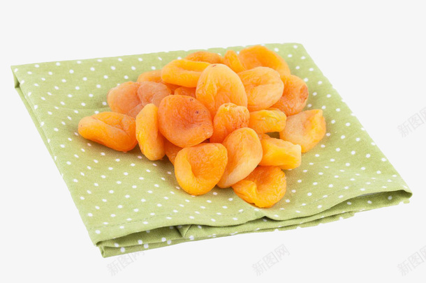 绿布上的杏干png免抠素材_新图网 https://ixintu.com 干果肉 杏干 果脯 绿布 食品