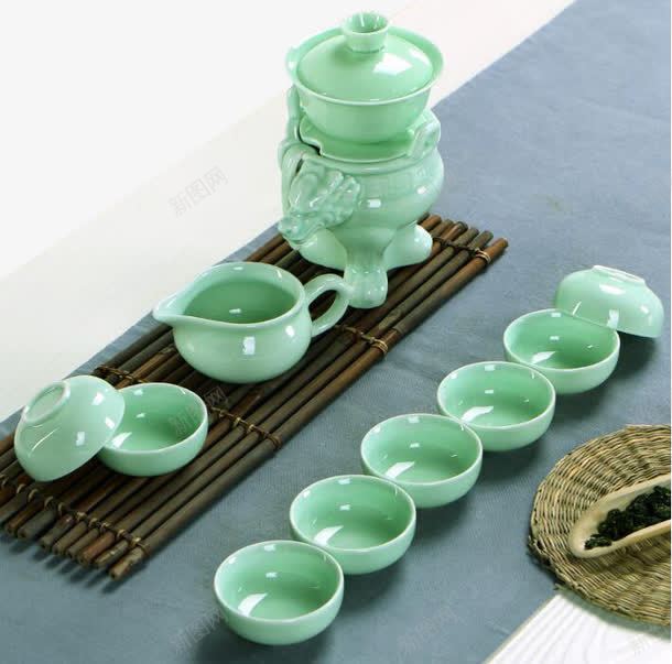 茶垫上的茶具茶壶茶杯png免抠素材_新图网 https://ixintu.com 产品实物 日用百货 茶具 茶垫 茶壶 茶杯