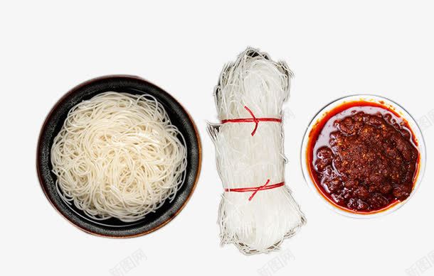 杂酱和烫好的过桥米线png免抠素材_新图网 https://ixintu.com png图片素材 产品实物 免费png元素 免费png素材 捆好的米线 砂锅 过桥米线 高清
