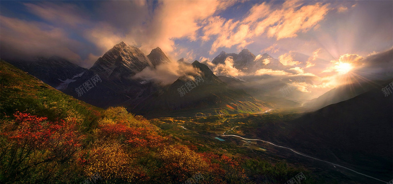 壮观的山间背景图jpg设计背景_新图网 https://ixintu.com 大气 摄影 自然 山脉 云 海报banner 风景