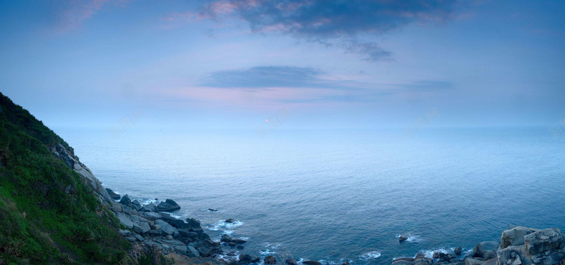 海边的清晨jpg设计背景_新图网 https://ixintu.com 黎明 蓝色 礁石 太阳 海报banner 摄影 风景
