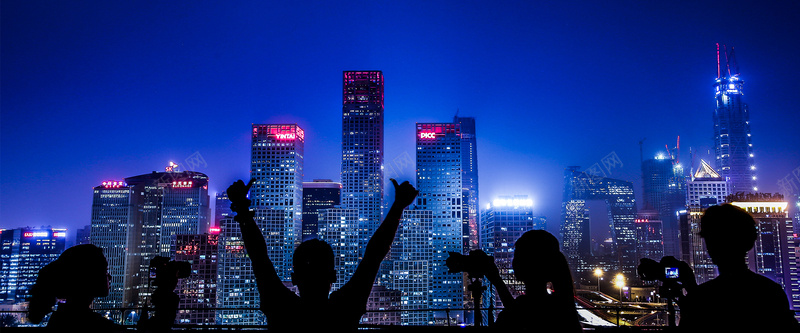 城市建筑酷炫夜景灯光人物剪影bannerjpg设计背景_新图网 https://ixintu.com 城市建筑 酷炫 夜景 灯光 人物剪影 banner 情人节 节日