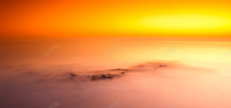 黄色云海jpg设计背景_新图网 https://ixintu.com 夕阳 云海 山顶 海报banner 摄影 风景