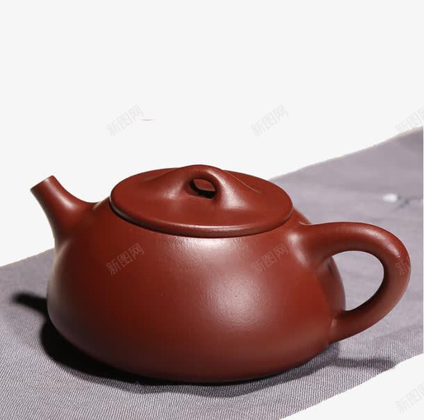 布上的紫砂功夫茶壶png免抠素材_新图网 https://ixintu.com 产品实物 功夫茶壶 布 日用百货 紫砂