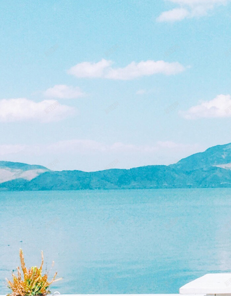 夏季海滩风景旅游平面广告jpg设计背景_新图网 https://ixintu.com 夏季 海滩 风景 旅游 平面广告 蓝天白云 山峰 游艇 盆栽 游泳圈