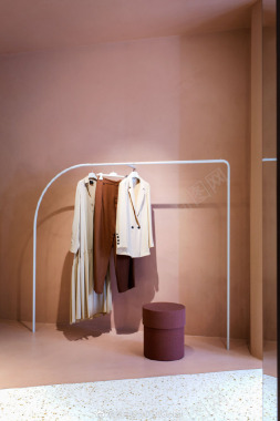 意服装品牌Alysi米兰店设计雕塑般的内饰演绎现代背景