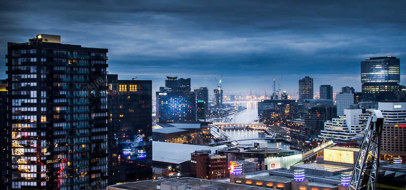 城市摄影蓝色电商海报背景jpg设计背景_新图网 https://ixintu.com 城市 高楼 河流 灯光 夜空 缤纷 五彩 摄影 风景 橙色 蓝色 电商 淘宝 海报 背景