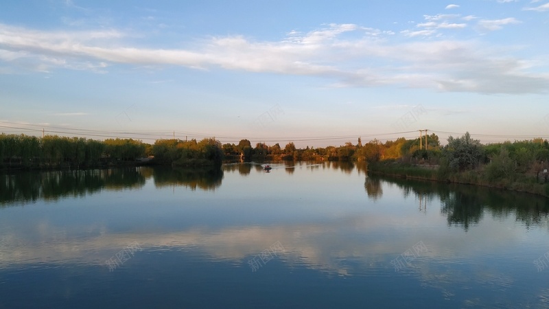 夏日湖边风景jpg设计背景_新图网 https://ixintu.com 晴朗 蓝天 白云 风景