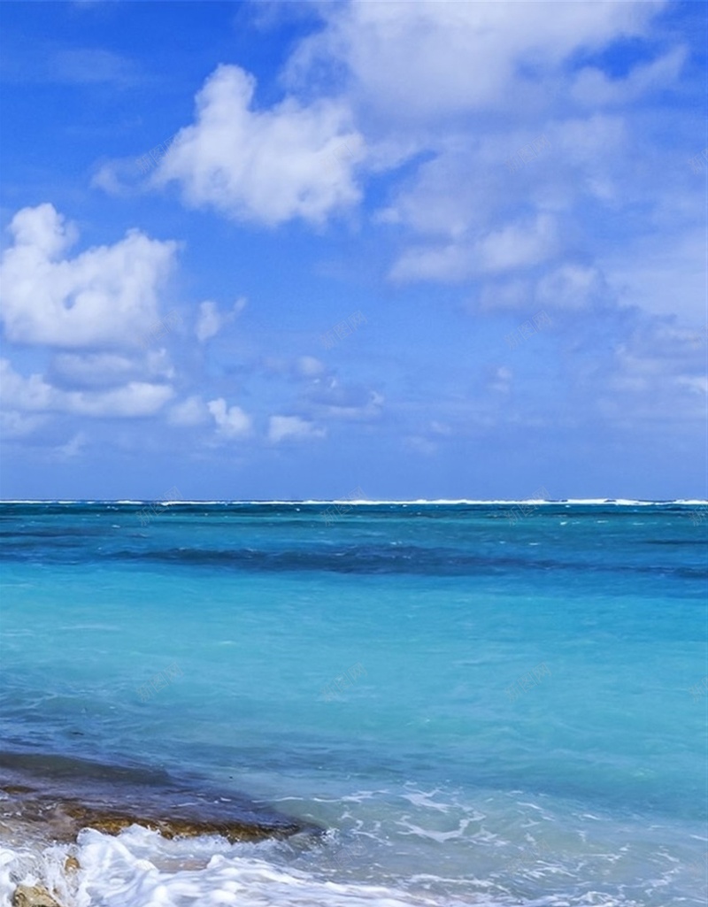 海边背景jpg设计背景_新图网 https://ixintu.com 云朵 大海 碧海 蓝天 蓝色 开心 文艺 小清新 简约