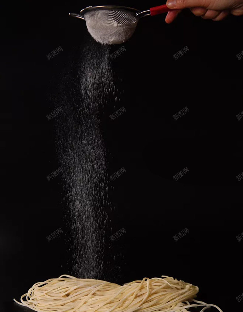 美食宣传海报设计psd设计背景_新图网 https://ixintu.com 宣传 挂面 美食 面条 面粉 艺术 技艺 广告 黑底
