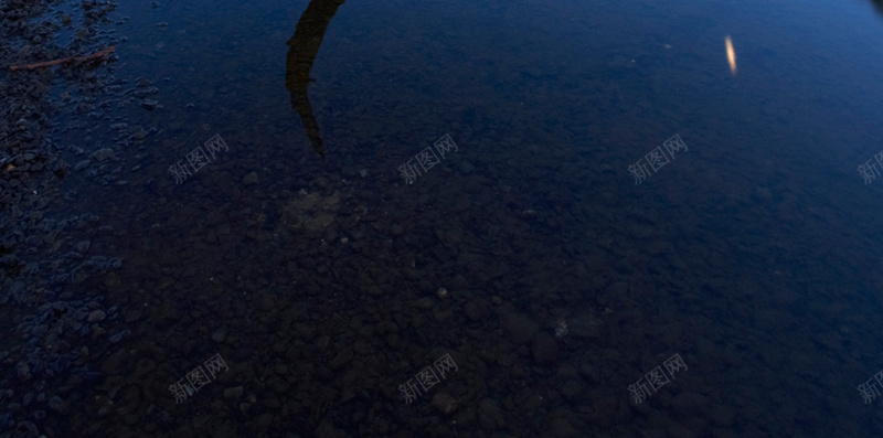 高清蓝色风景H5背景jpg设计背景_新图网 https://ixintu.com 天空 蓝色 云朵 远山 大海 H5 h5 摄影 风景