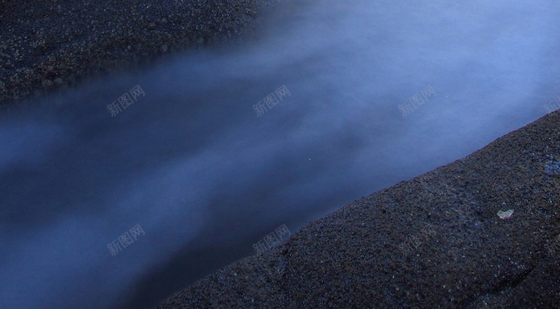 高清风景手机H5背景jpg设计背景_新图网 https://ixintu.com 天空 蓝色 云朵 小河 石头 H5 h5 摄影 风景
