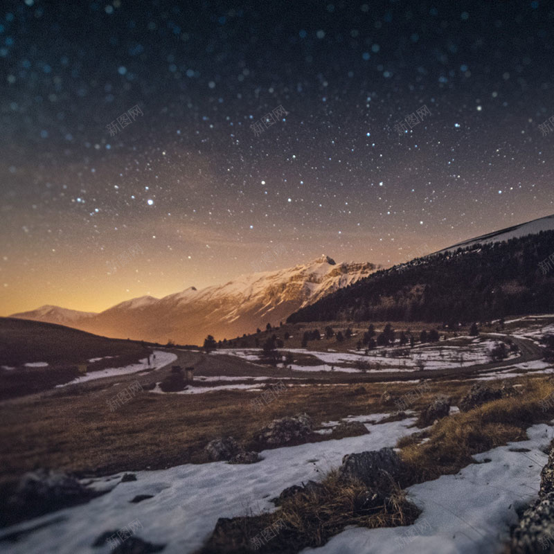 傍晚远山主图背景素材jpg设计背景_新图网 https://ixintu.com 主图背景图片 傍晚 山 户外运动背景 摄影 星空 远山 雪地 风景 黄昏夜景