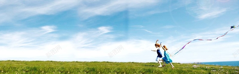 追梦天空bannerpsd设计背景_新图网 https://ixintu.com 追梦 天空 白云 草地 放风筝 海报banner 摄影 风景