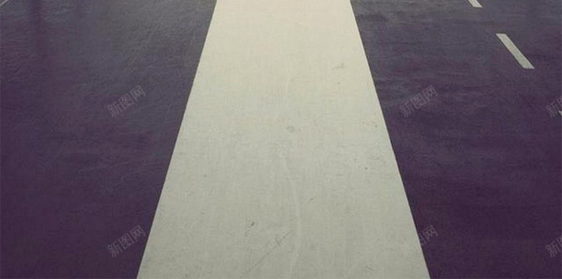 伸向雾气中的道路H5素材背景jpg设计背景_新图网 https://ixintu.com 雾气 道路 模糊 大雾 H5素材