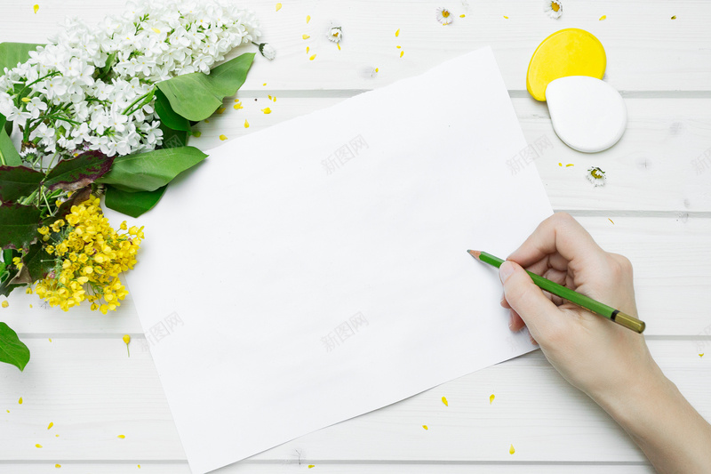 清新春季花卉平面广告jpg设计背景_新图网 https://ixintu.com 平面广告 清新背景 母亲节 春季 花卉 花店 花语 白纸 祝福 节日