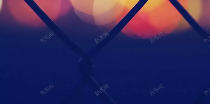 透过铁栏看夜景jpg设计背景_新图网 https://ixintu.com 看夜景 梦幻 浪漫 灯光 铁栏 校园操场 篮球赛