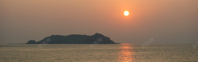 海上日出背景jpg设计背景_新图网 https://ixintu.com 海上 大海 山峰 日出 太阳 海报banner 摄影 风景