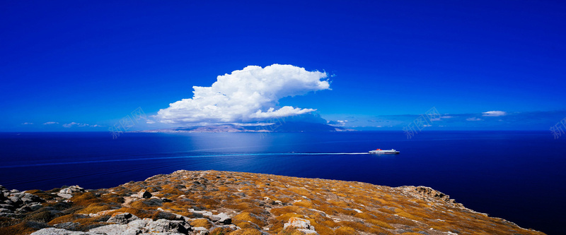 白云蓝海背景jpg设计背景_新图网 https://ixintu.com 白云 蓝海 轮船 海报banner 摄影 风景