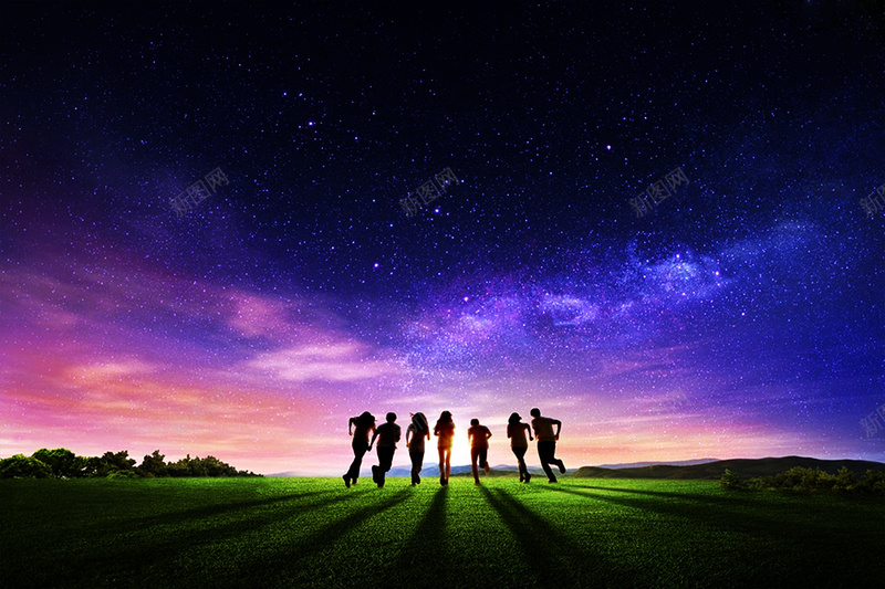 人物剪影激情运动平面广告jpg设计背景_新图网 https://ixintu.com 人物剪影 激情 运动 毕业季 校园运动 梦幻背景 夜景 星空 平面广告 草坪