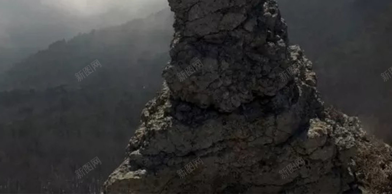 站在山顶上的人H5素材背景jpg设计背景_新图网 https://ixintu.com 创意 大气 天空 山顶 H5素材