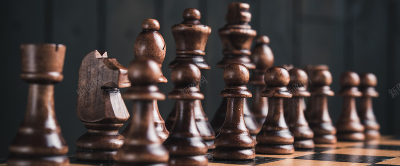 下国际象棋的人物高清图片jpg设计背景_新图网 https://ixintu.com 商务金融 游戏 象棋 黑白 棋盘 下棋人物 黑白国际象棋图片 摄影 马头 其他风光 风景图片 图片素材 海报banner
