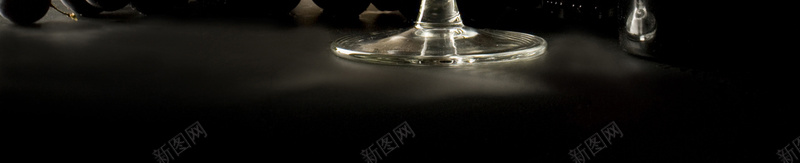 葡萄酒海报背景jpg设计背景_新图网 https://ixintu.com 葡萄酒 红酒 木桶 红酒杯 葡萄酒瓶 高清图片 jpg格式 300dpi 大气